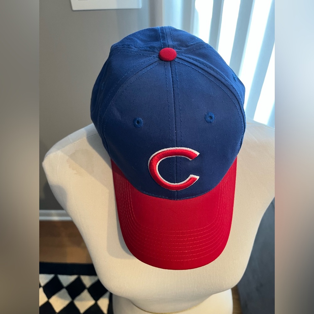 NWT (no sales tags- has MLB sticker on rim) Chicago Cubs red/blue baseball cap